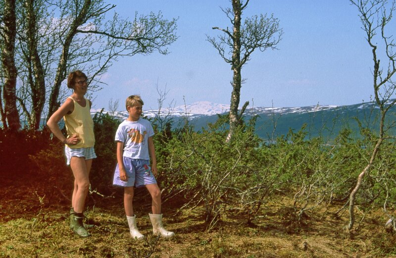183_47.jpg - Brit og Herdis på vei nedover.