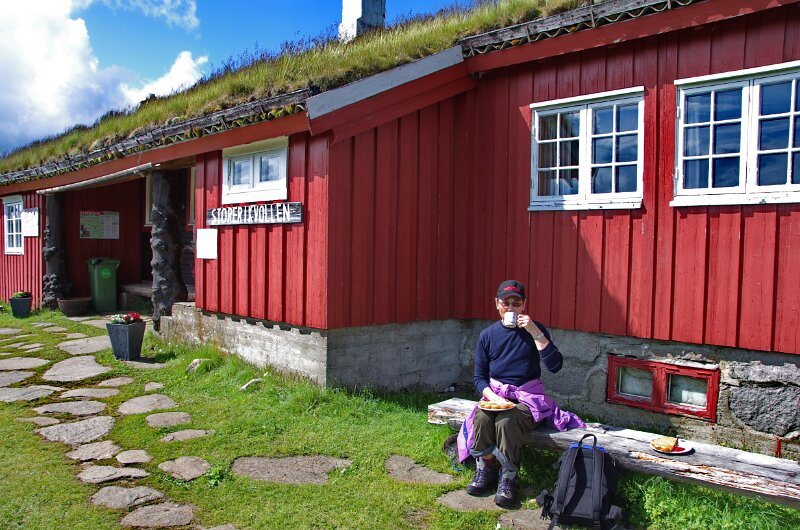 IMGP1786.JPG - På benken med kaffekoppen